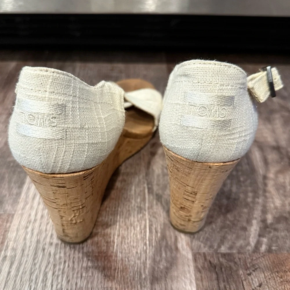 TOMS Clarissa Natural Cork Wedge Strappy Tan Heeled Sandal 8 Adjustable Buckle
